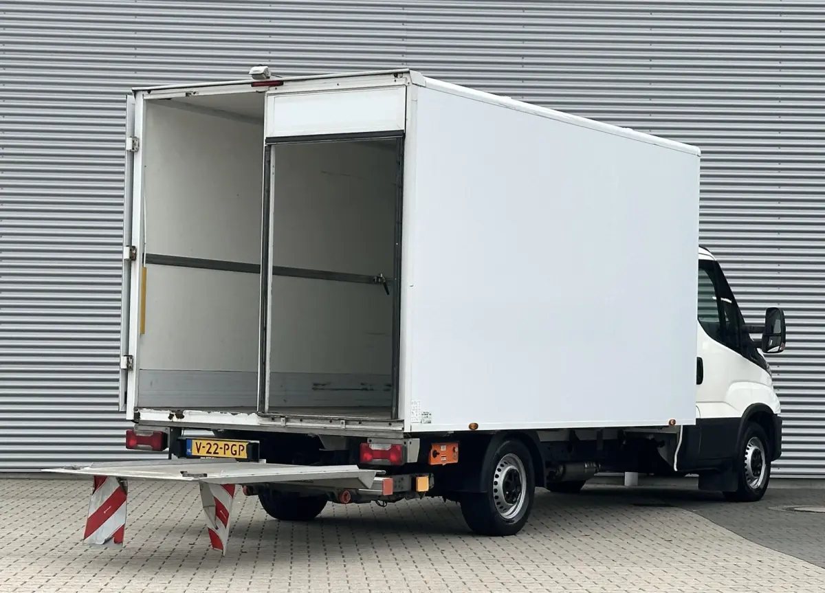 N1 35S16V 2.3 410 N1 Bakwagen met laadklep automaat
