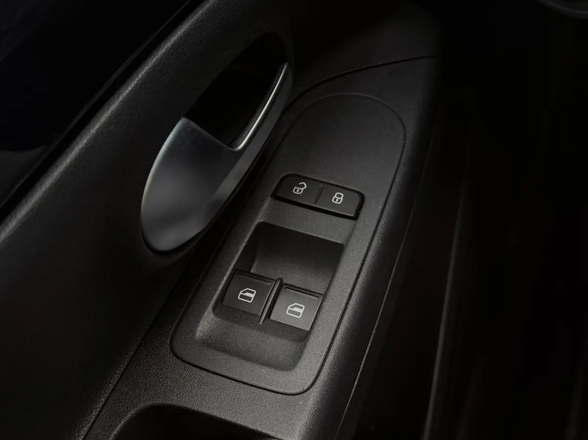 Up! 1.0 AC | BLUETOOTH | DAB | 1'EIG