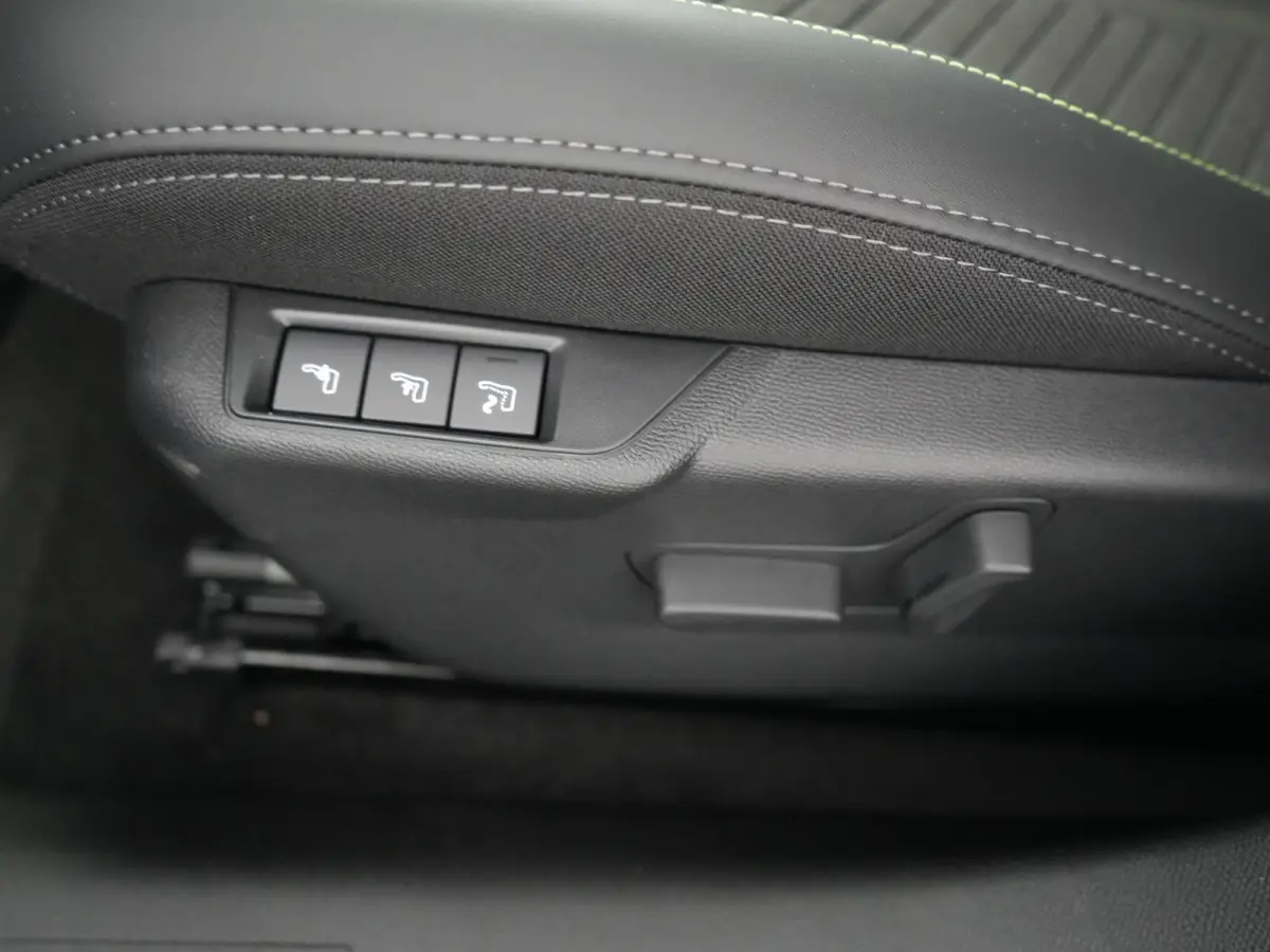 EV GT Avantage 51 kWh 3-Fase | Navigatie | Apple Carplay/Android Auto | Camera | Adaptieve Cruise | Getint Glas | | Achterbank in delen neerklapbaar | Achteruitrijcamera | Apple Carplay/Andr