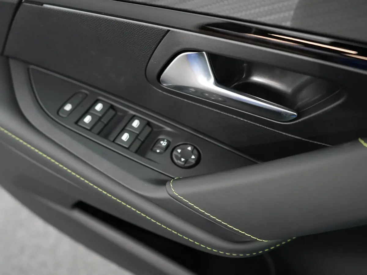 EV GT Avantage 51 kWh 3-Fase | Navigatie | Apple Carplay/Android Auto | Camera | Adaptieve Cruise | Getint Glas | | Achterbank in delen neerklapbaar | Achteruitrijcamera | Apple Carplay/Andr