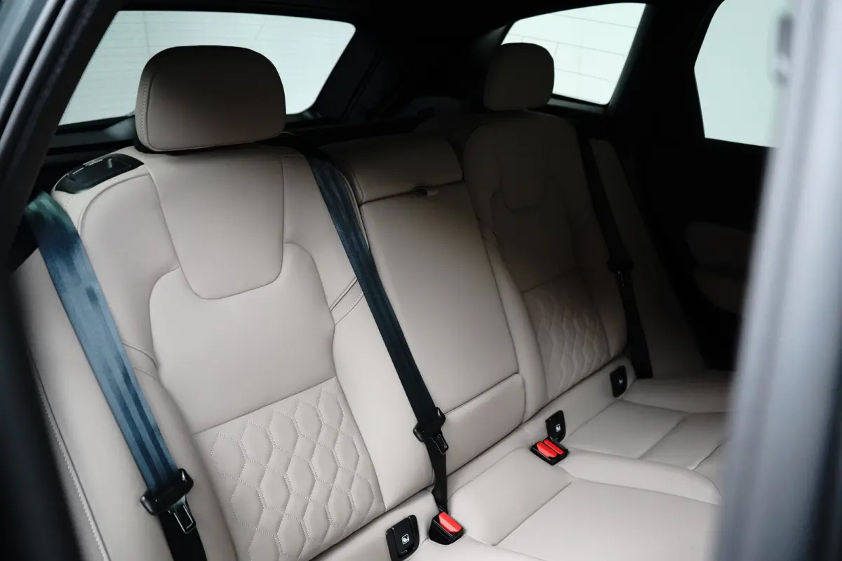 2.0 T6 Plug-in hybrid AWD Plus Dark | Harman/Kardon | Memory | Pilot Assist | Stuur/stoelverwarming