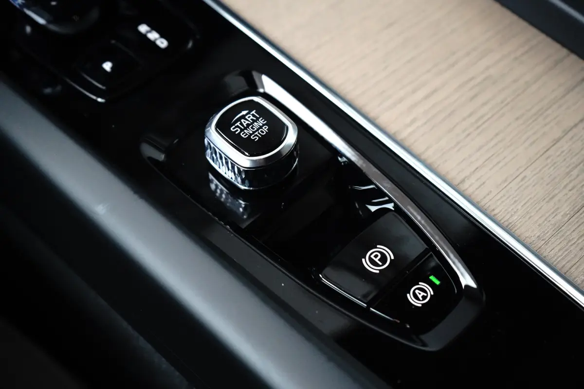 2.0 T6 Plug-in hybrid AWD Plus Dark | Harman/Kardon | Memory | Pilot Assist | Stuur/stoelverwarming