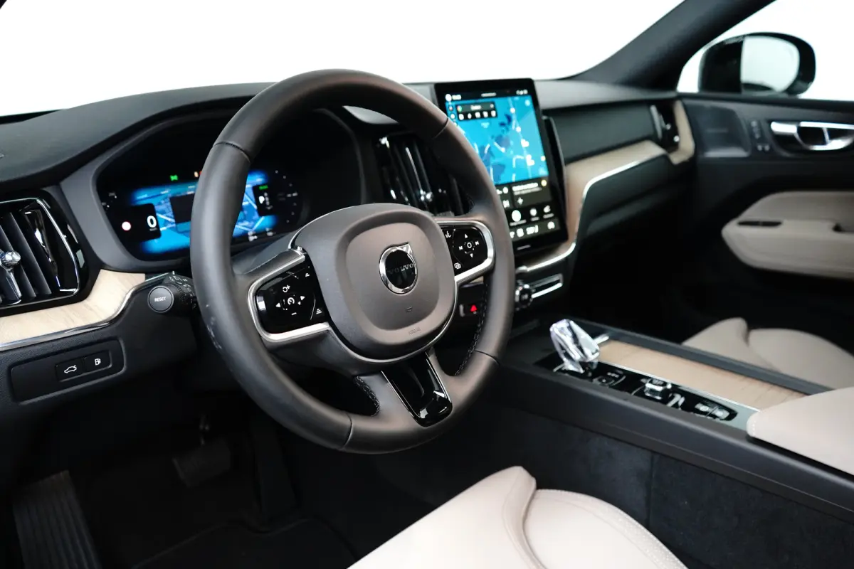 2.0 T6 Plug-in hybrid AWD Plus Dark | Harman/Kardon | Memory | Pilot Assist | Stuur/stoelverwarming