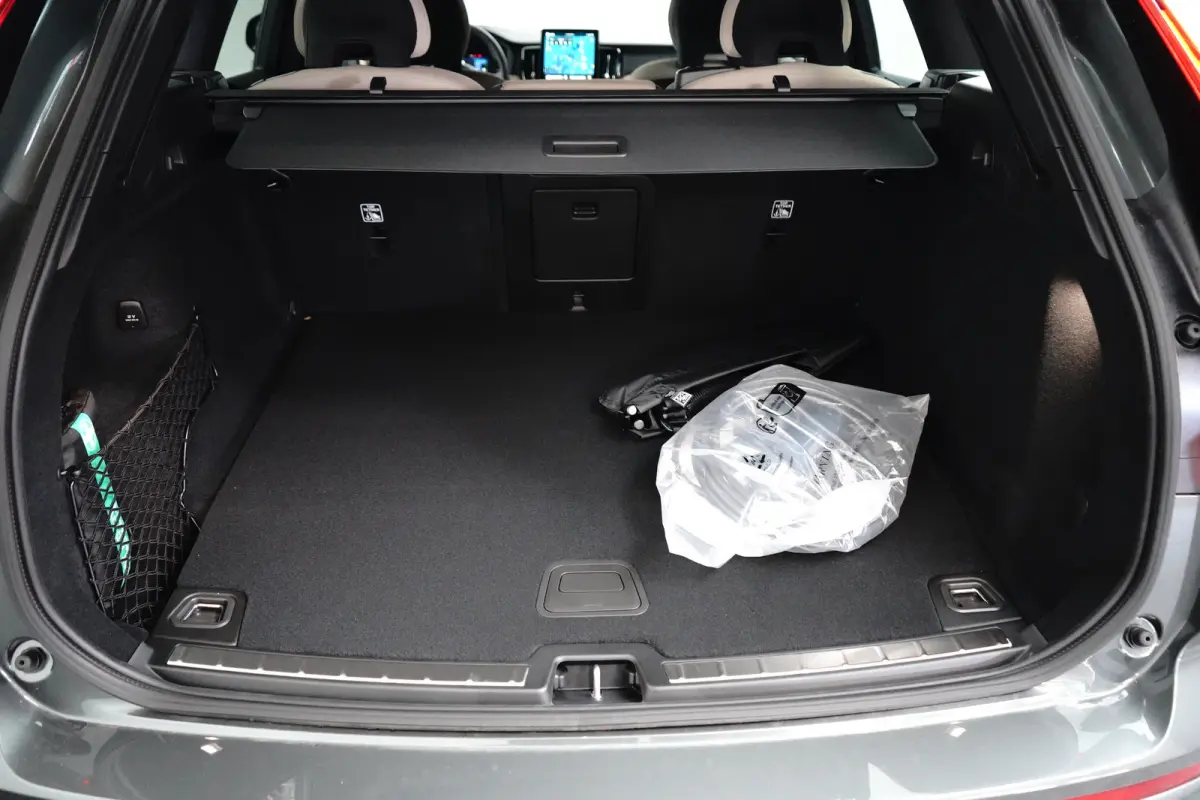 2.0 T6 Plug-in hybrid AWD Plus Dark | Harman/Kardon | Memory | Pilot Assist | Stuur/stoelverwarming