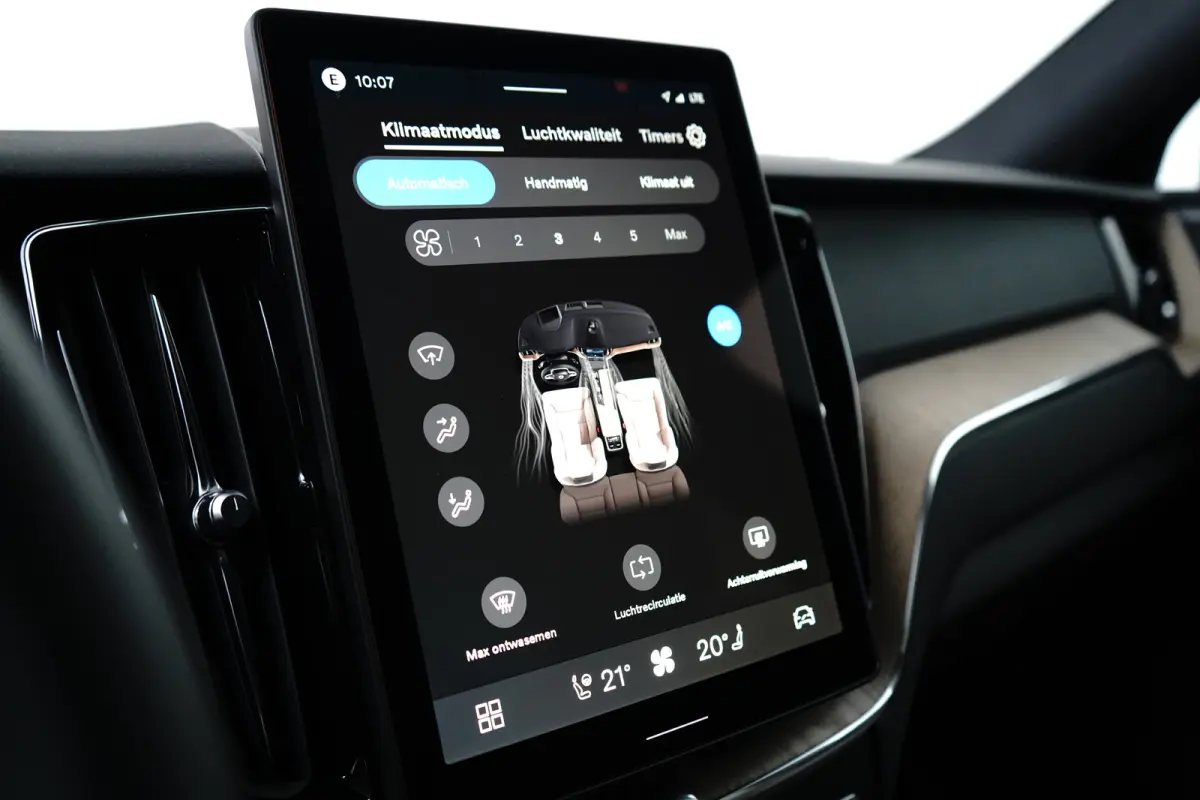 2.0 T6 Plug-in hybrid AWD Plus Dark | Harman/Kardon | Memory | Pilot Assist | Stuur/stoelverwarming