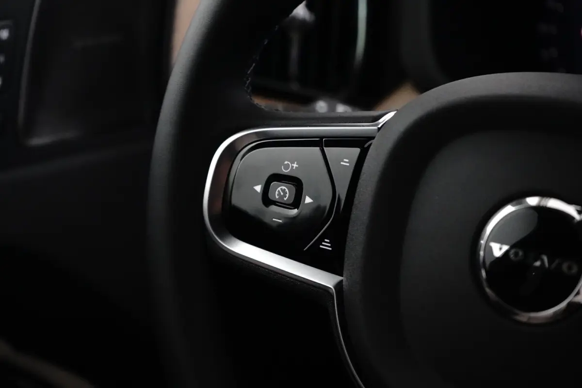 2.0 T6 Plug-in hybrid AWD Plus Dark | Harman/Kardon | Memory | Pilot Assist | Stuur/stoelverwarming
