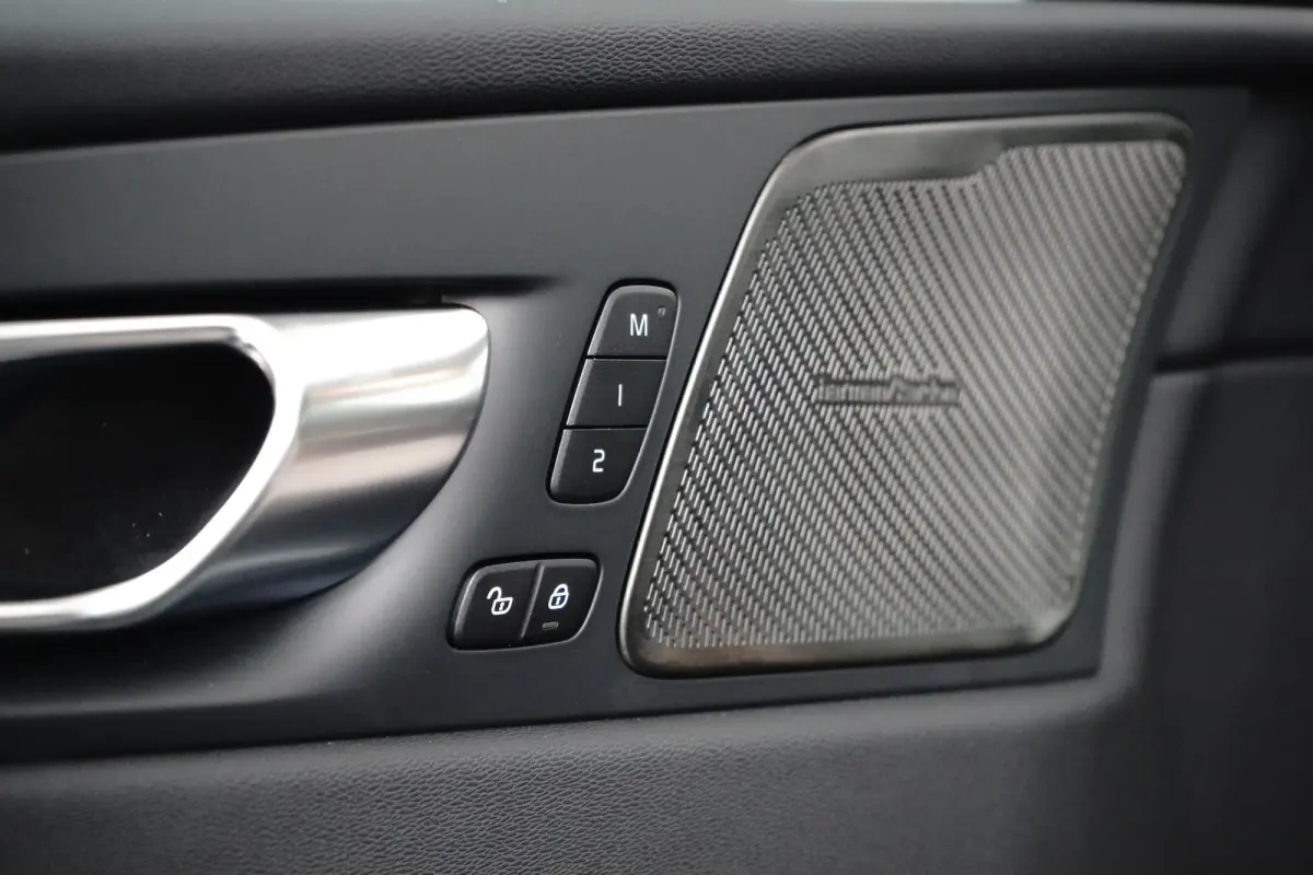 2.0 T6 Plug-in hybrid AWD Plus Dark | Harman/Kardon | Memory | Pilot Assist | Stuur/stoelverwarming