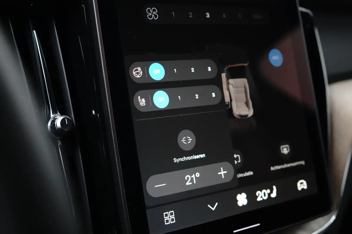 2.0 T6 Plug-in hybrid AWD Plus Dark | Harman/Kardon | Memory | Pilot Assist | Stuur/stoelverwarming