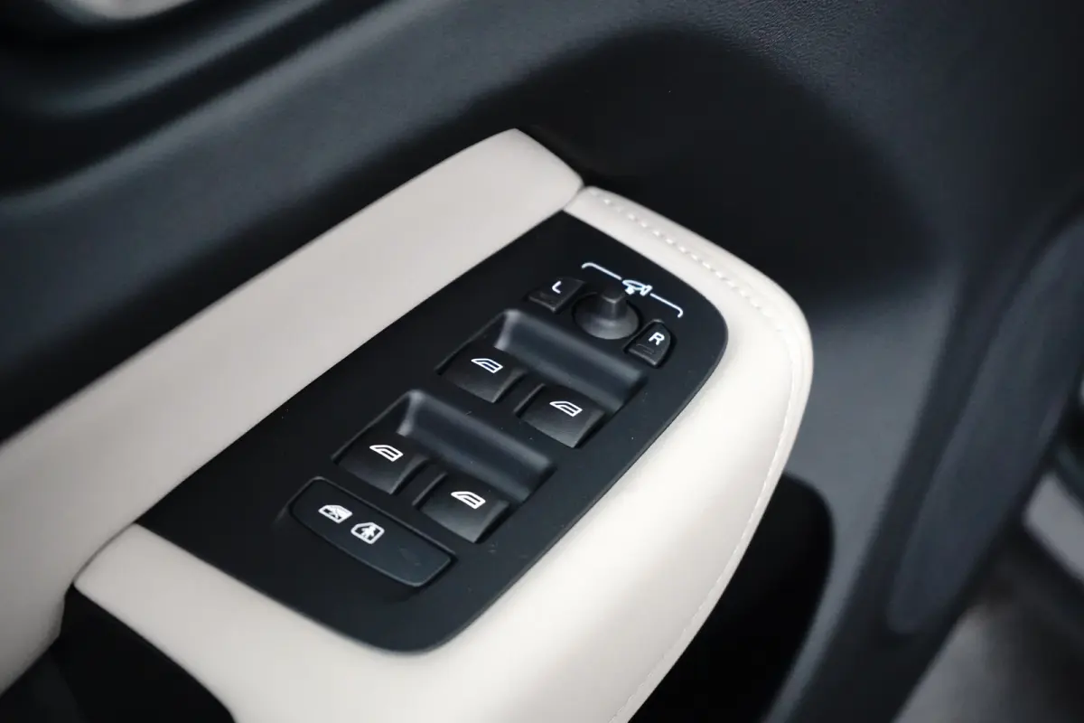2.0 T6 Plug-in hybrid AWD Plus Dark | Harman/Kardon | Memory | Pilot Assist | Stuur/stoelverwarming