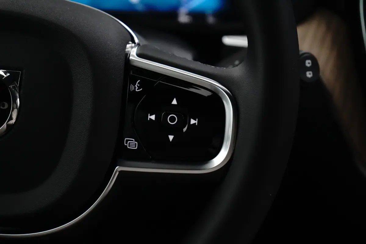 2.0 T6 Plug-in hybrid AWD Plus Dark | Harman/Kardon | Memory | Pilot Assist | Stuur/stoelverwarming