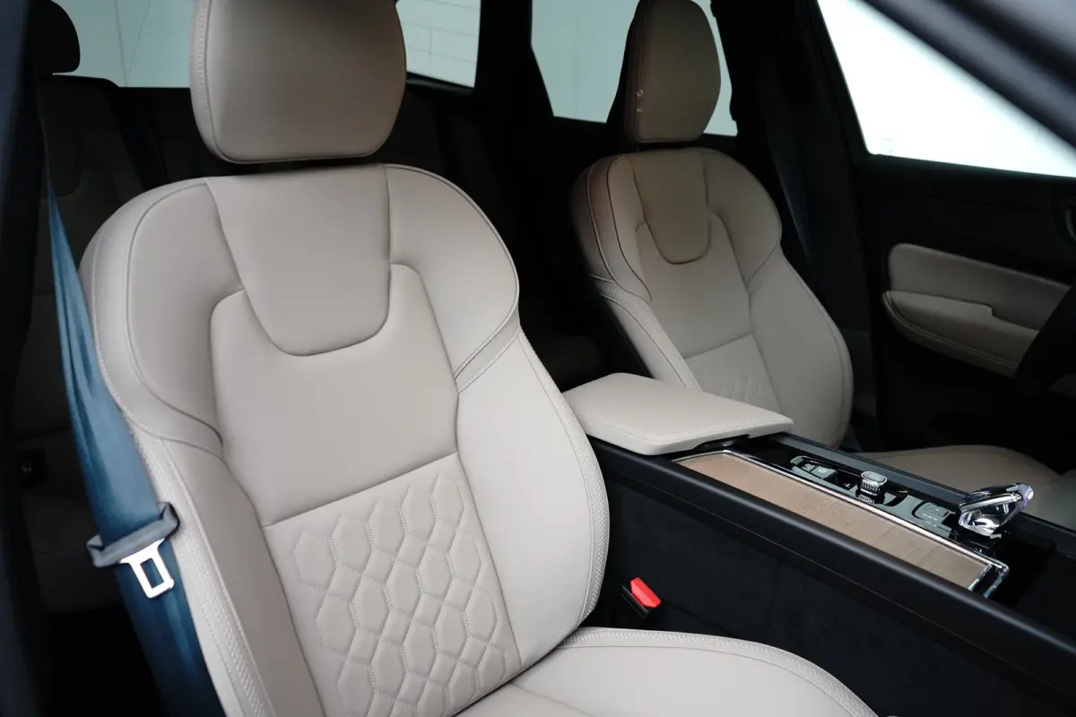 2.0 T6 Plug-in hybrid AWD Plus Dark | Harman/Kardon | Memory | Pilot Assist | Stuur/stoelverwarming