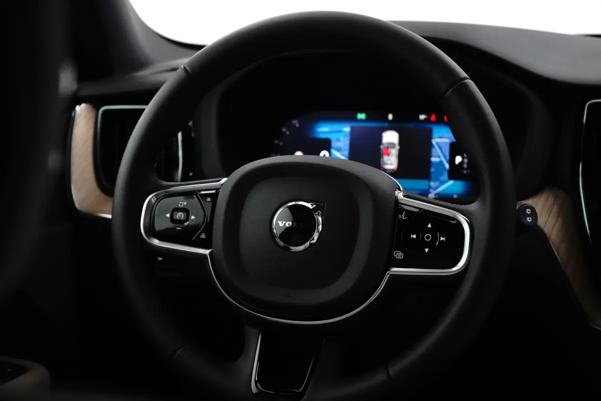 2.0 T6 Plug-in hybrid AWD Plus Dark | Harman/Kardon | Memory | Pilot Assist | Stuur/stoelverwarming