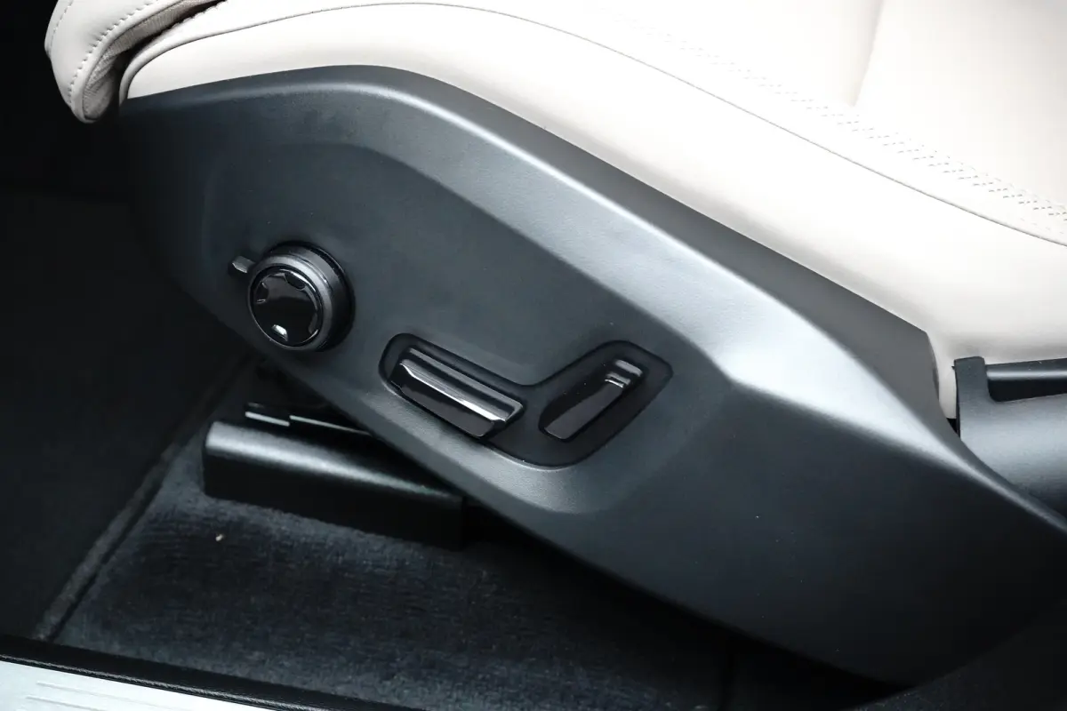 2.0 T6 Plug-in hybrid AWD Plus Dark | Harman/Kardon | Memory | Pilot Assist | Stuur/stoelverwarming