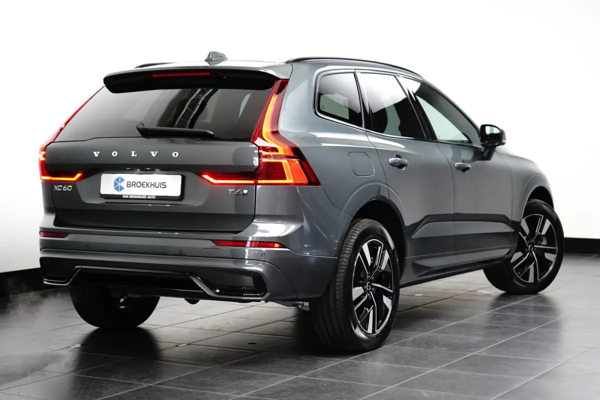 2.0 T6 Plug-in hybrid AWD Plus Dark | Harman/Kardon | Memory | Pilot Assist | Stuur/stoelverwarming