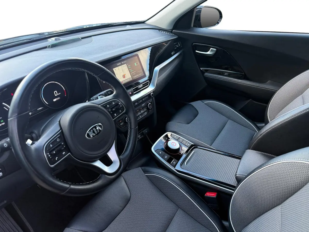 DynamicPlusLine 64 kWh | Camera | Keyless | Schuifdak | Navi | Apple Carplay | Android Auto | Lichtmetalen Velgen |