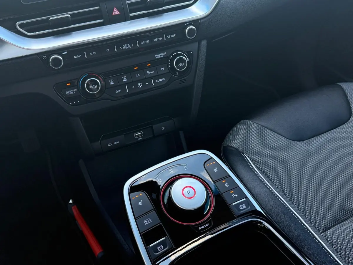 DynamicPlusLine 64 kWh | Camera | Keyless | Schuifdak | Navi | Apple Carplay | Android Auto | Lichtmetalen Velgen |
