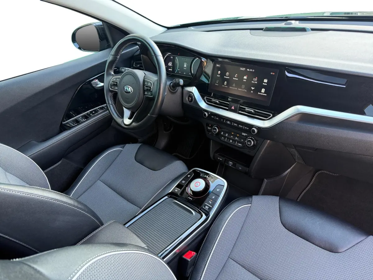 DynamicPlusLine 64 kWh | Camera | Keyless | Schuifdak | Navi | Apple Carplay | Android Auto | Lichtmetalen Velgen |
