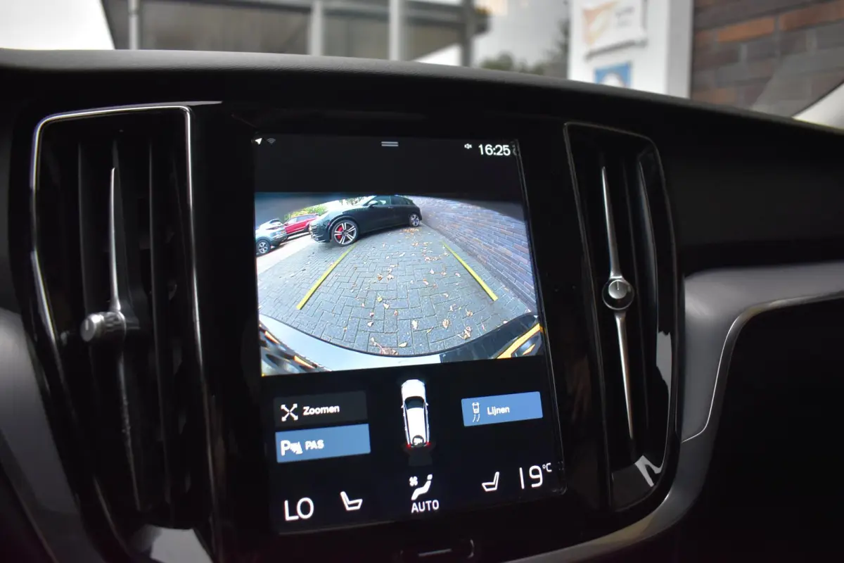 2.0 T6 Plug-in hybrid AWD Core Bright