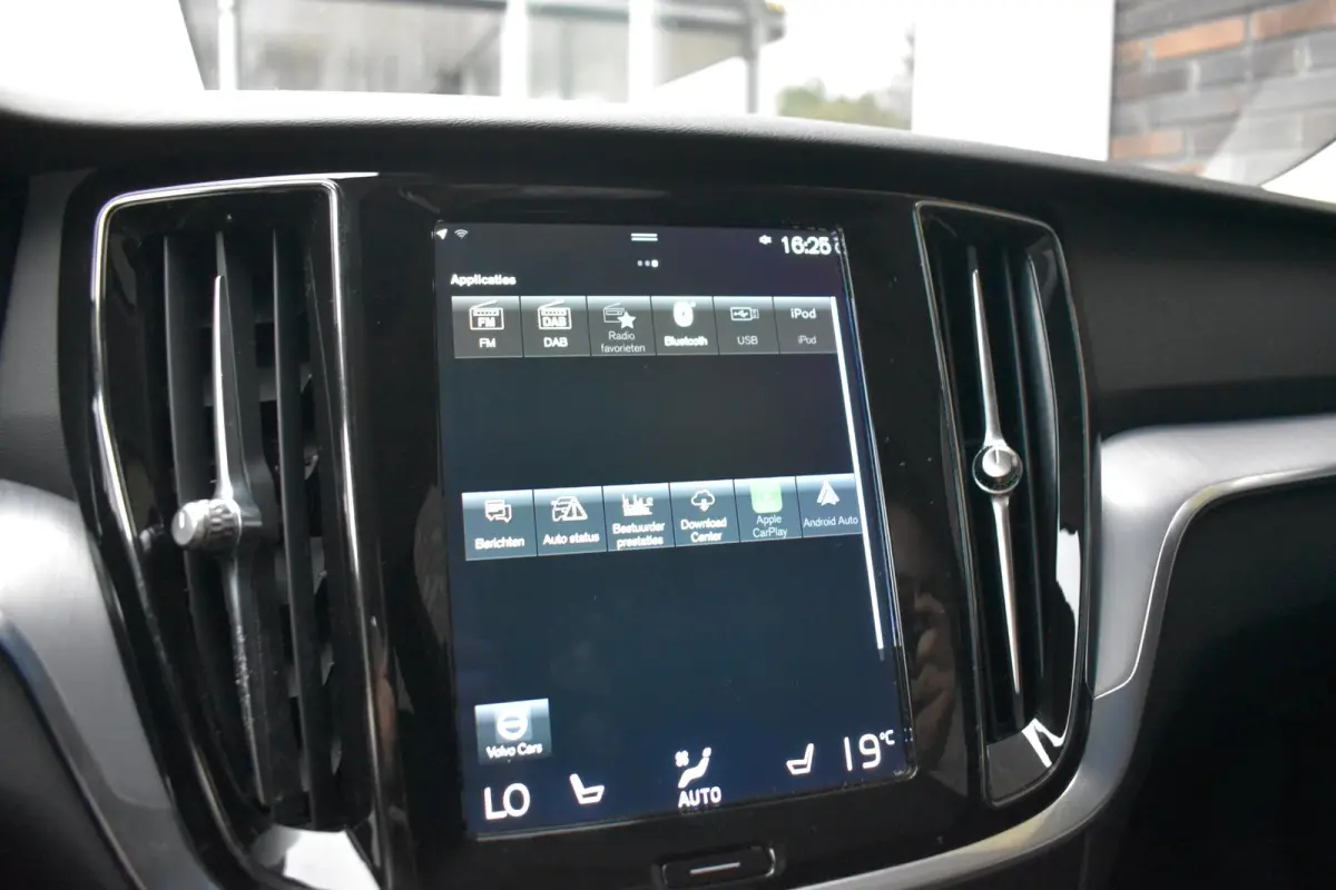 2.0 T6 Plug-in hybrid AWD Core Bright