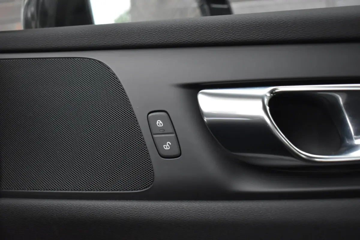 2.0 T6 Plug-in hybrid AWD Core Bright