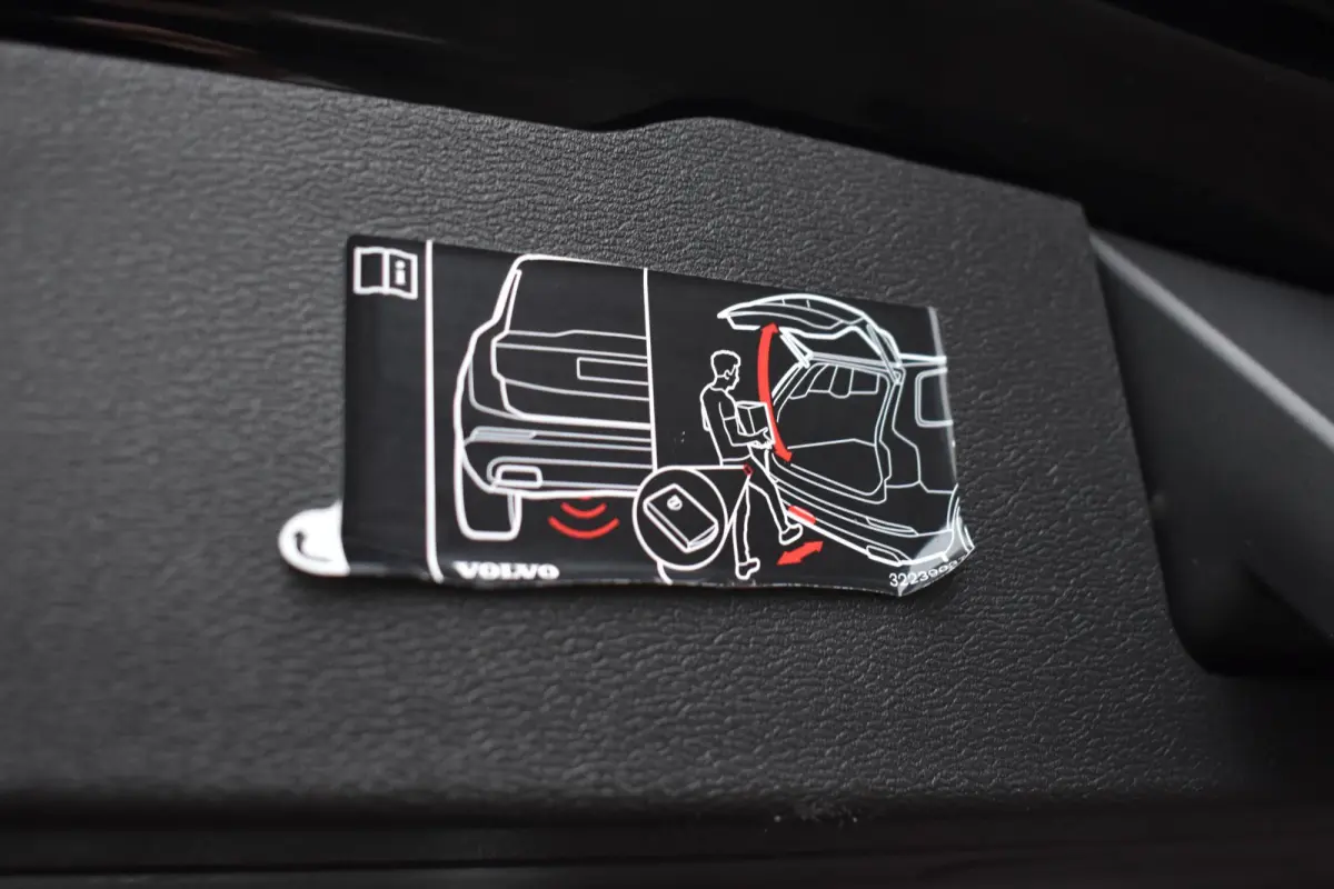 2.0 T6 Plug-in hybrid AWD Core Bright