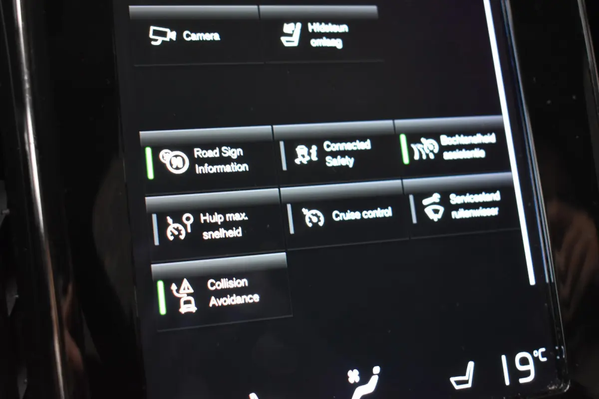 2.0 T6 Plug-in hybrid AWD Core Bright