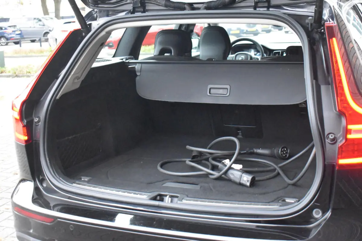 2.0 T6 Plug-in hybrid AWD Core Bright