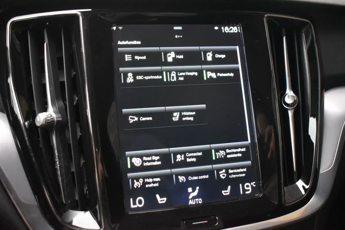 2.0 T6 Plug-in hybrid AWD Core Bright
