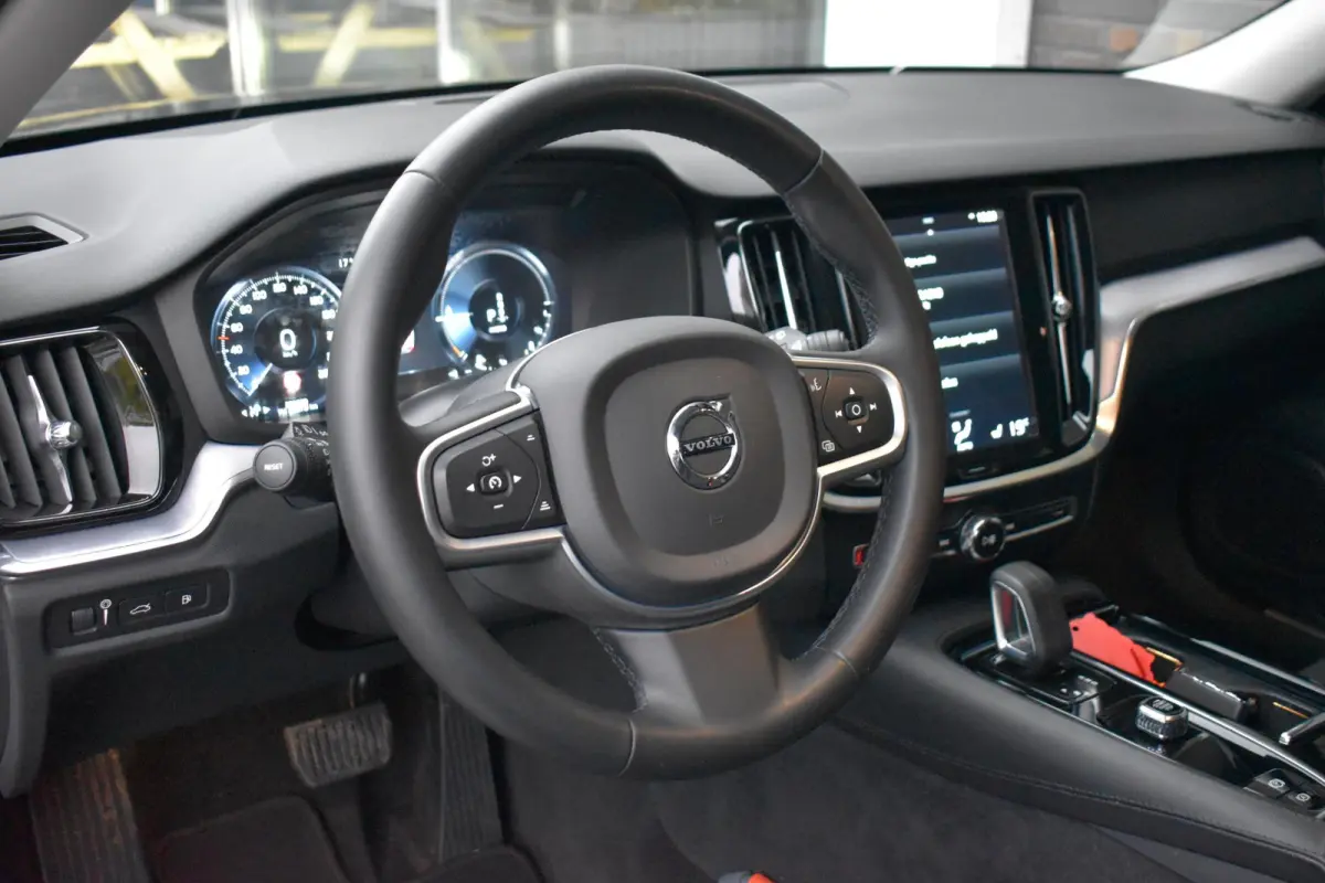 2.0 T6 Plug-in hybrid AWD Core Bright