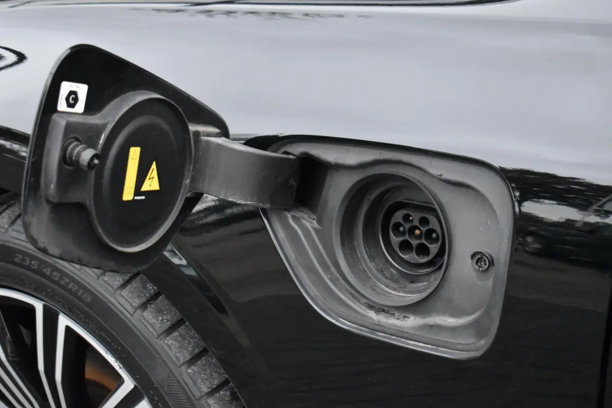 2.0 T6 Plug-in hybrid AWD Core Bright