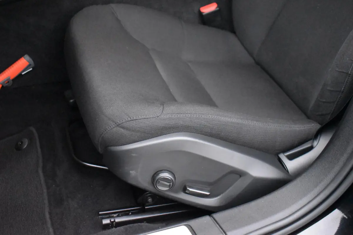 2.0 T6 Plug-in hybrid AWD Core Bright