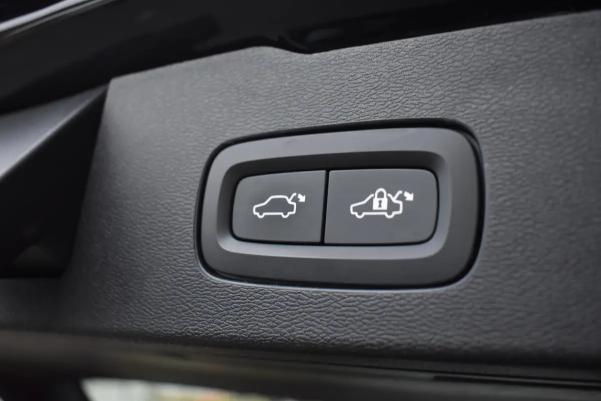 2.0 T6 Plug-in hybrid AWD Core Bright