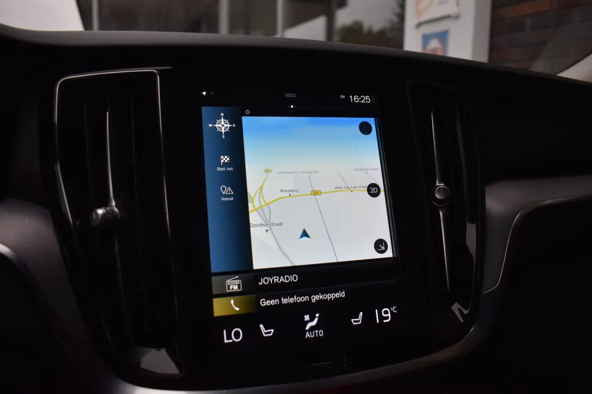 2.0 T6 Plug-in hybrid AWD Core Bright