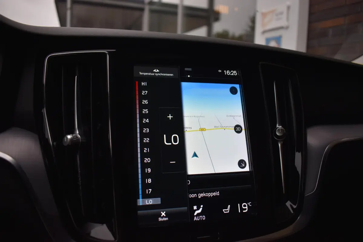 2.0 T6 Plug-in hybrid AWD Core Bright