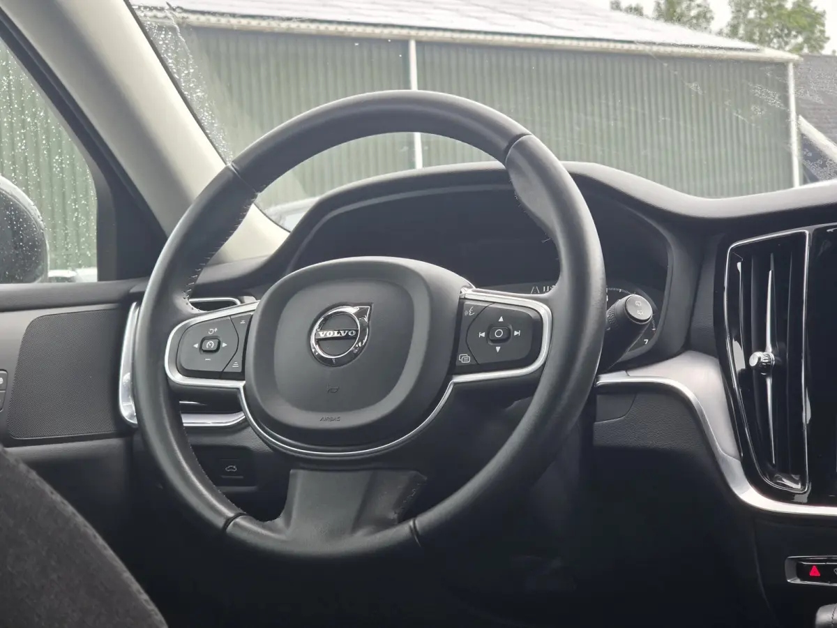 2.0 B3 Business Pro | Apple Carplay/Android | Navi |  Cruise control ad | Led |