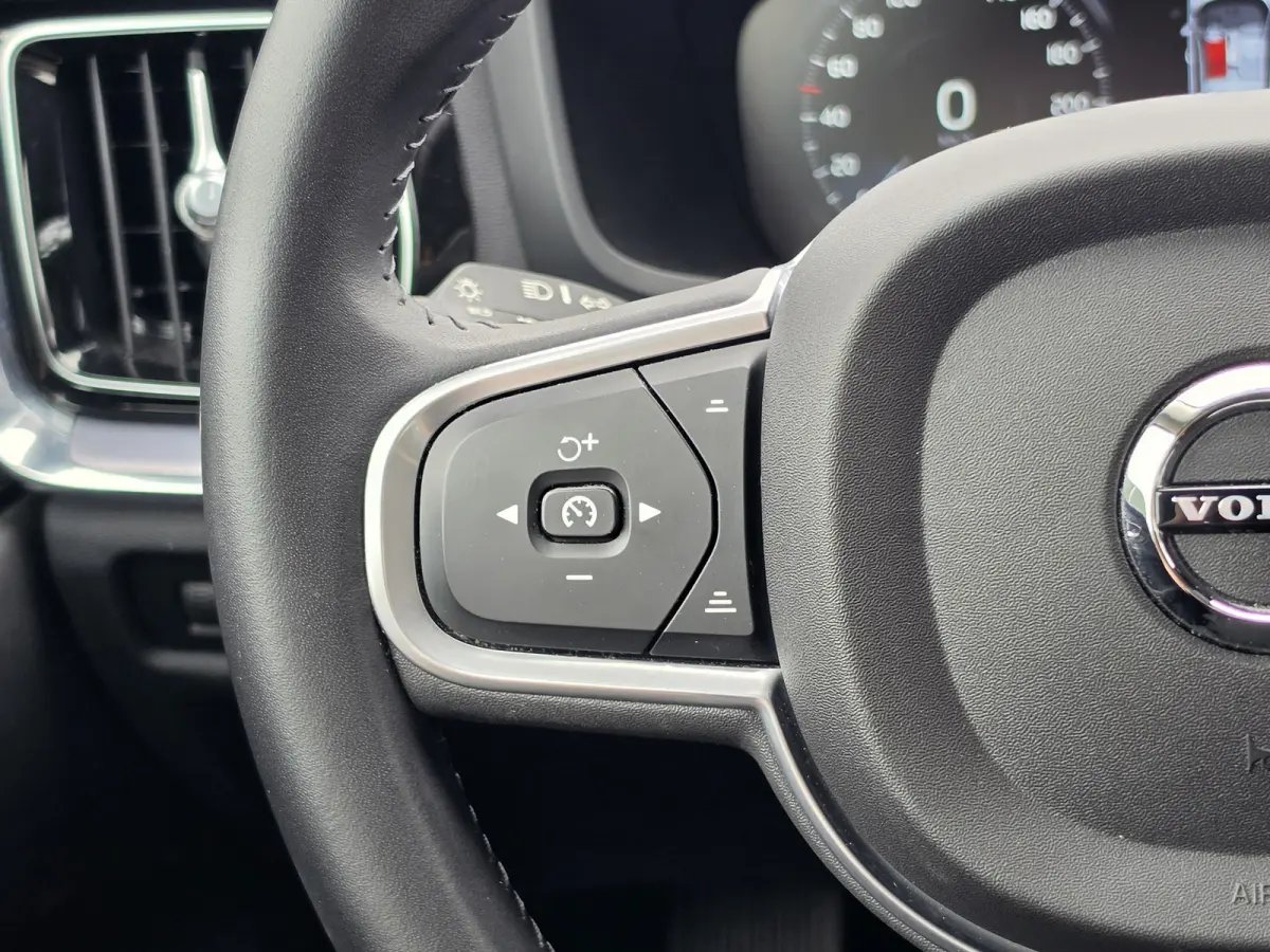 2.0 B3 Business Pro | Apple Carplay/Android | Navi |  Cruise control ad | Led |