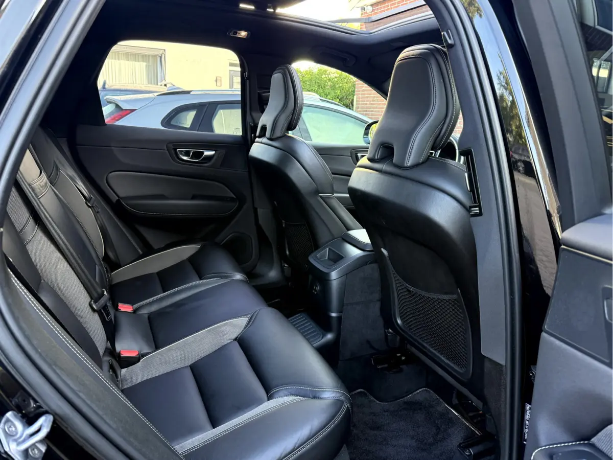 2.0 Recharge T6 AWD R-Design Panoramadak, Camera, 19''Lmv