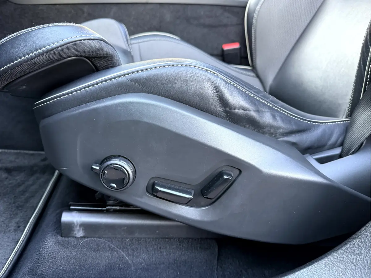 2.0 Recharge T6 AWD R-Design Panoramadak, Camera, 19''Lmv