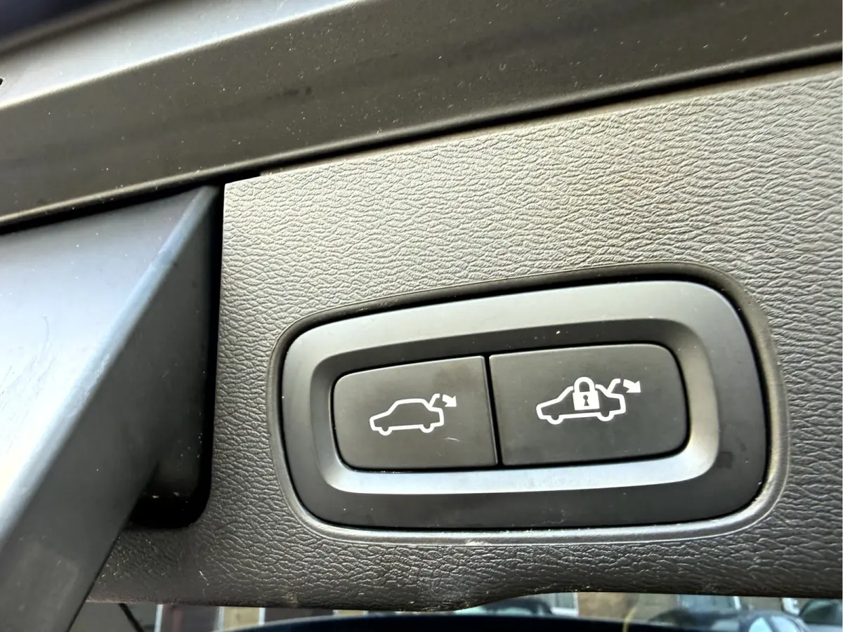 2.0 Recharge T6 AWD R-Design Panoramadak, Camera, 19''Lmv