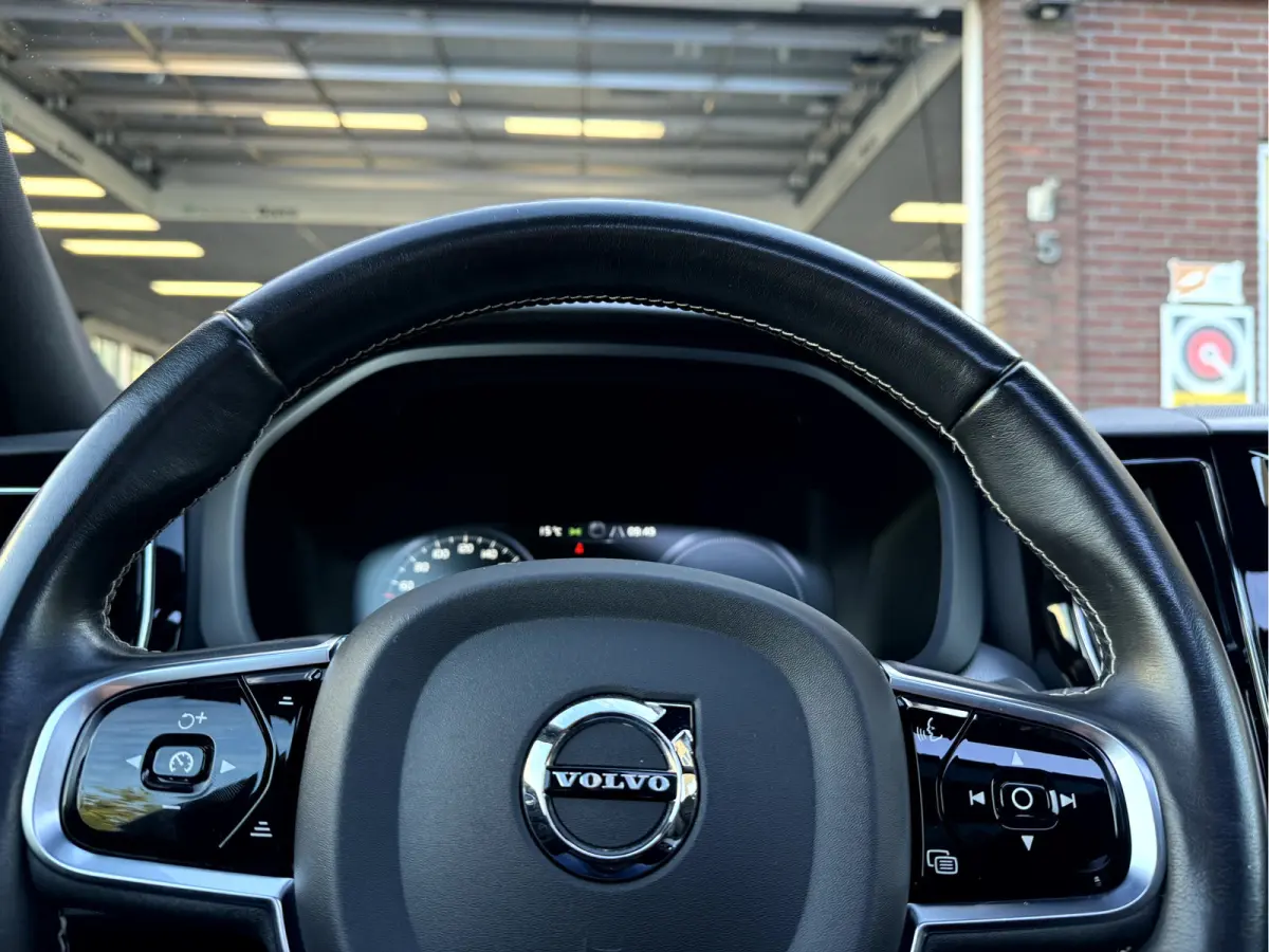 2.0 Recharge T6 AWD R-Design Panoramadak, Camera, 19''Lmv