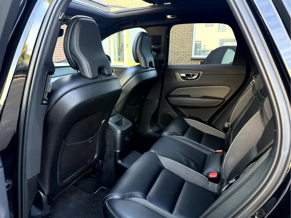 2.0 Recharge T6 AWD R-Design Panoramadak, Camera, 19''Lmv