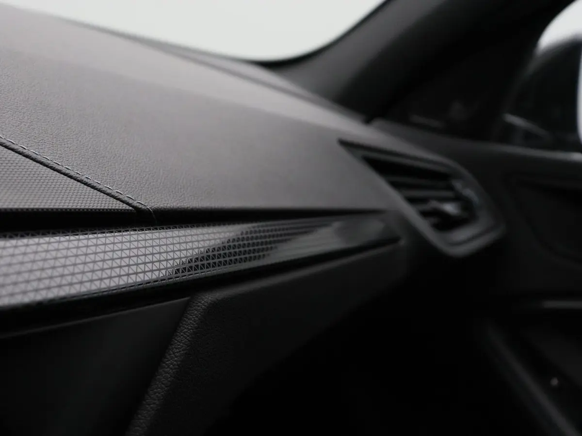5-deurs M135i xDrive | LED | Leder | HUD | Schuifdak | Elektr. zetels | DAB | Harman-kardon sound | Alu 19 Inch