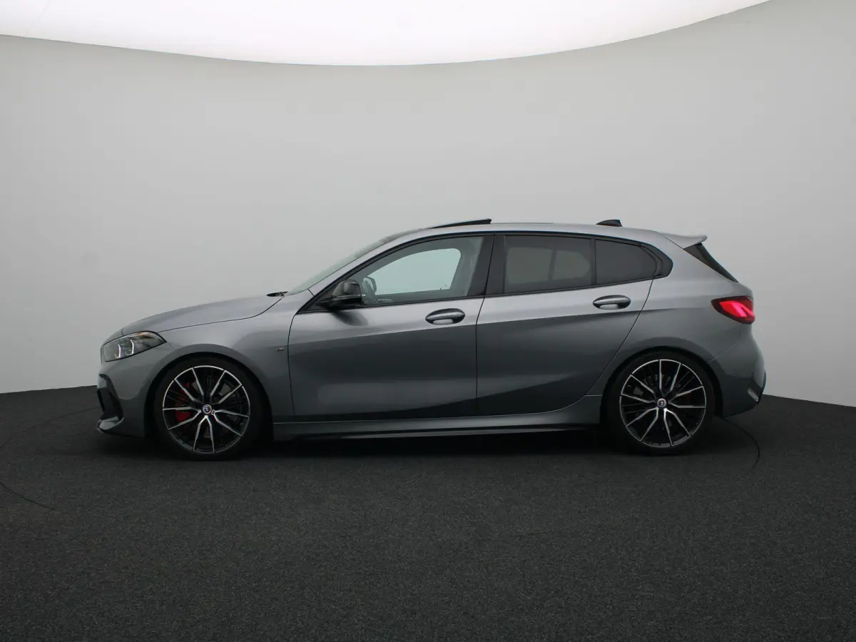 5-deurs M135i xDrive | LED | Leder | HUD | Schuifdak | Elektr. zetels | DAB | Harman-kardon sound | Alu 19 Inch