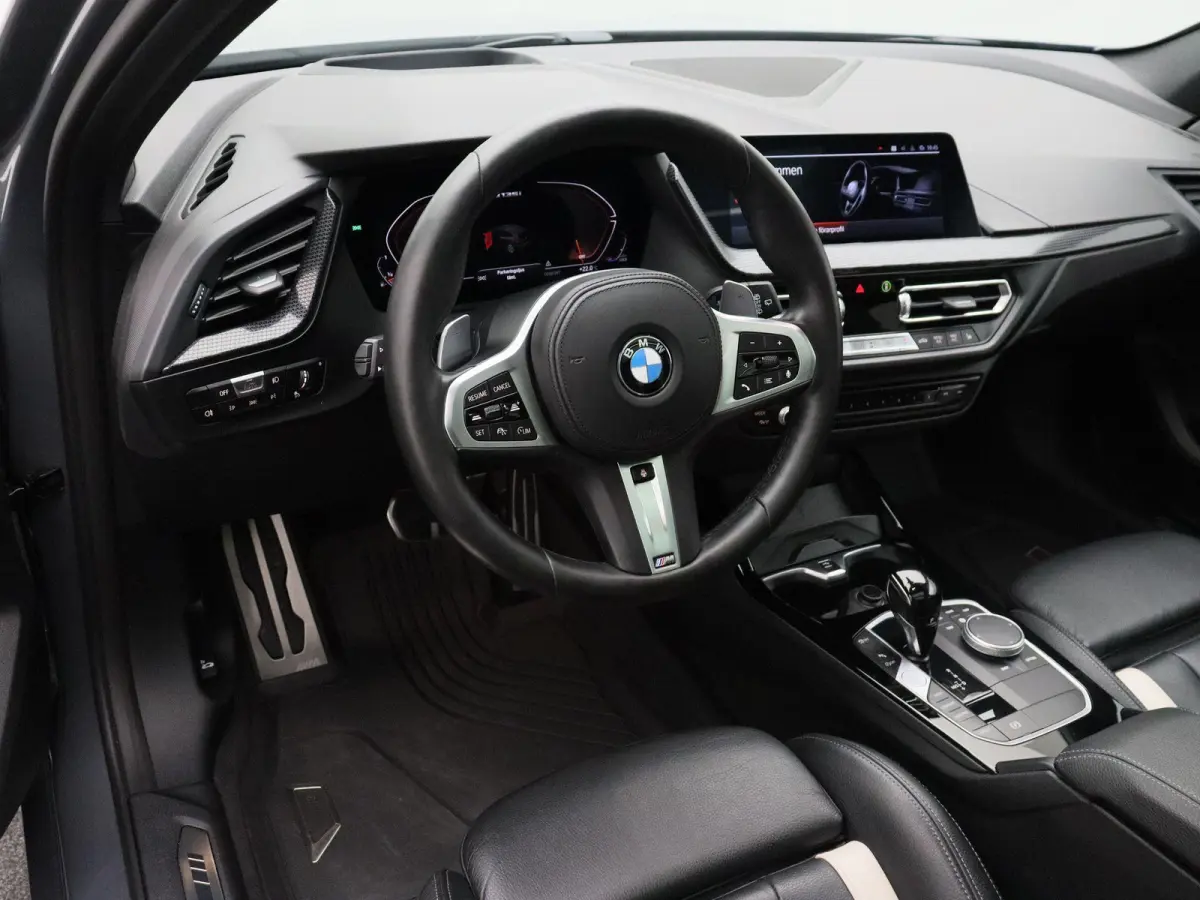 5-deurs M135i xDrive | LED | Leder | HUD | Schuifdak | Elektr. zetels | DAB | Harman-kardon sound | Alu 19 Inch