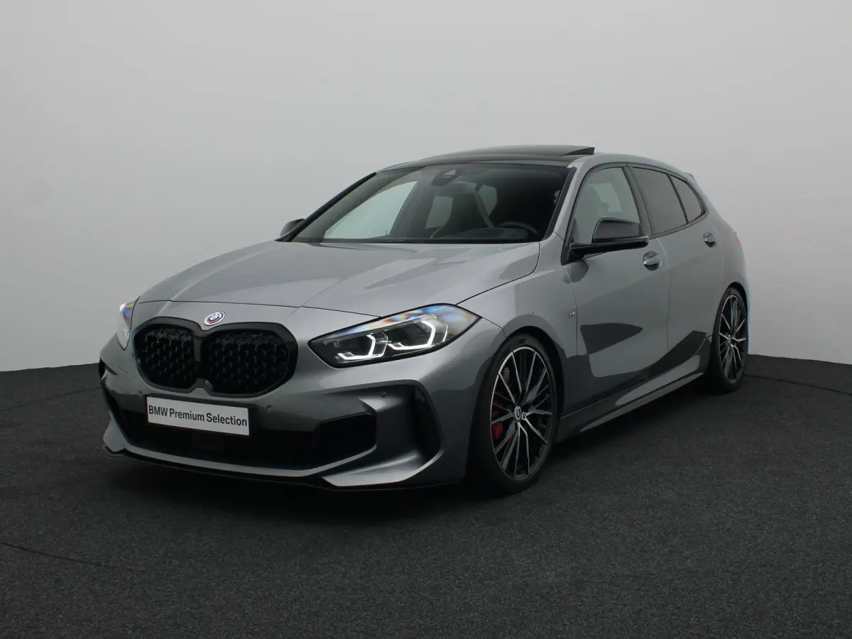 5-deurs M135i xDrive | LED | Leder | HUD | Schuifdak | Elektr. zetels | DAB | Harman-kardon sound | Alu 19 Inch