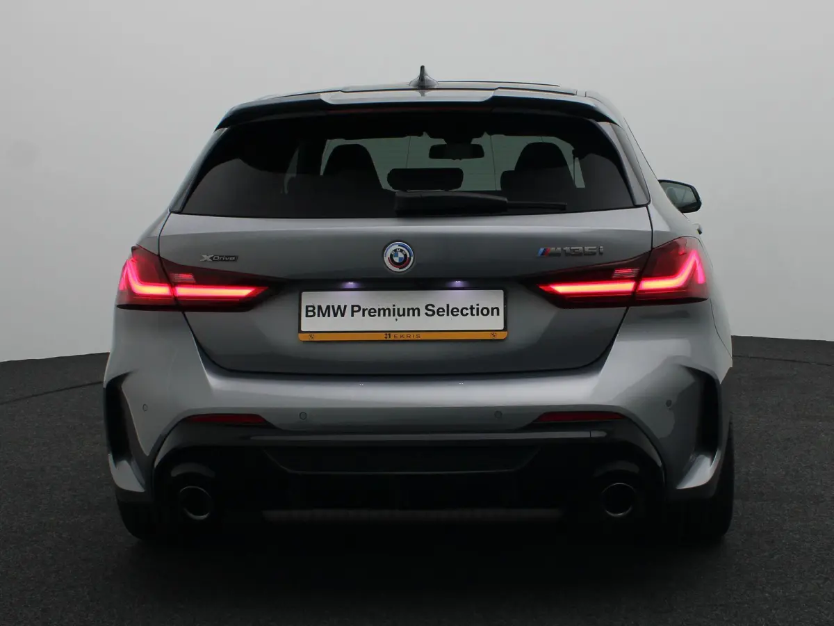 5-deurs M135i xDrive | LED | Leder | HUD | Schuifdak | Elektr. zetels | DAB | Harman-kardon sound | Alu 19 Inch