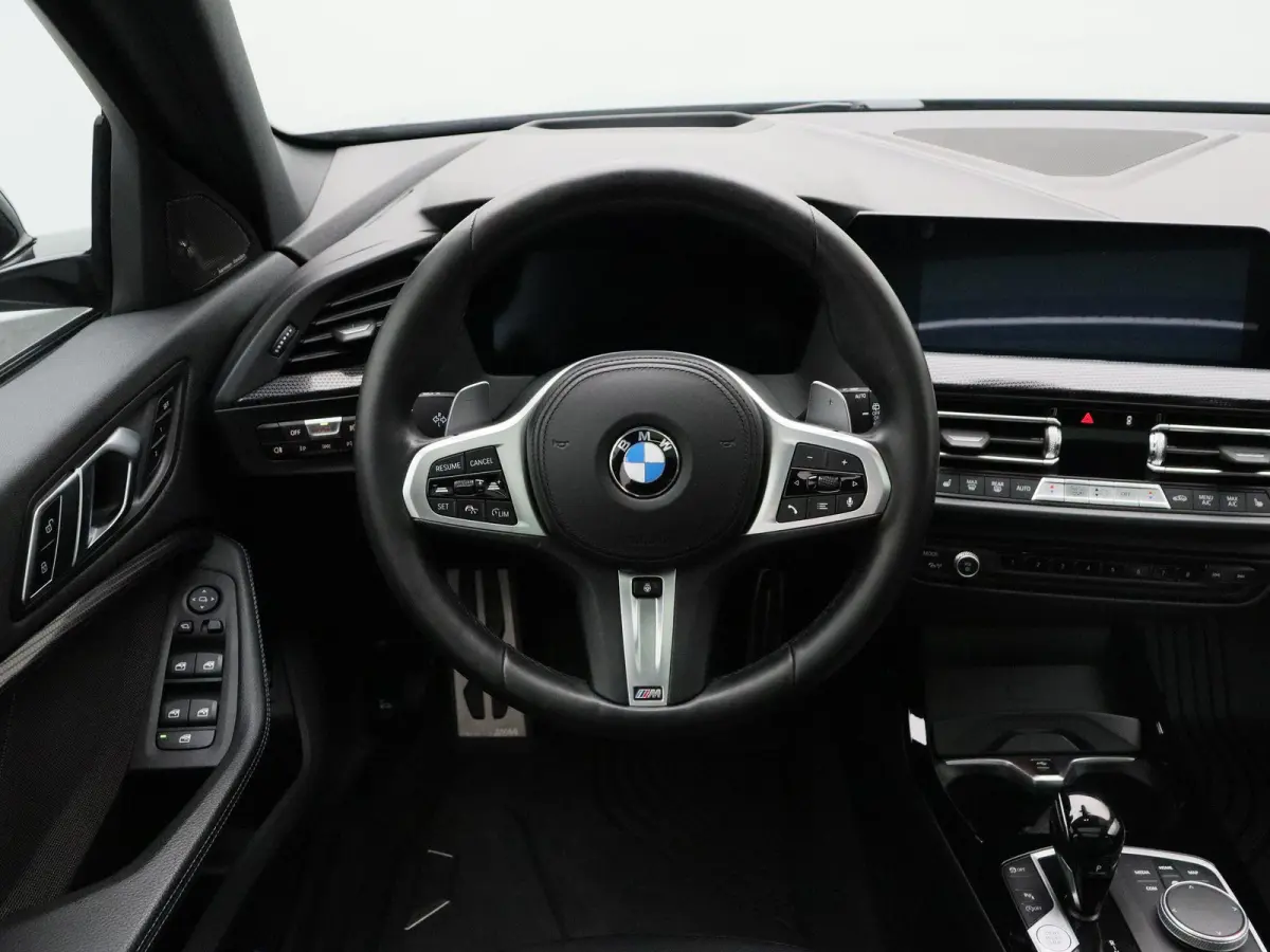 5-deurs M135i xDrive | LED | Leder | HUD | Schuifdak | Elektr. zetels | DAB | Harman-kardon sound | Alu 19 Inch