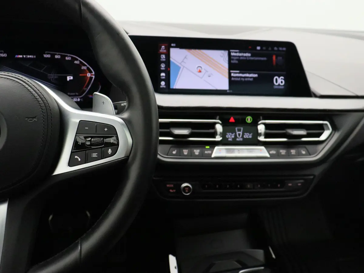 5-deurs M135i xDrive | LED | Leder | HUD | Schuifdak | Elektr. zetels | DAB | Harman-kardon sound | Alu 19 Inch