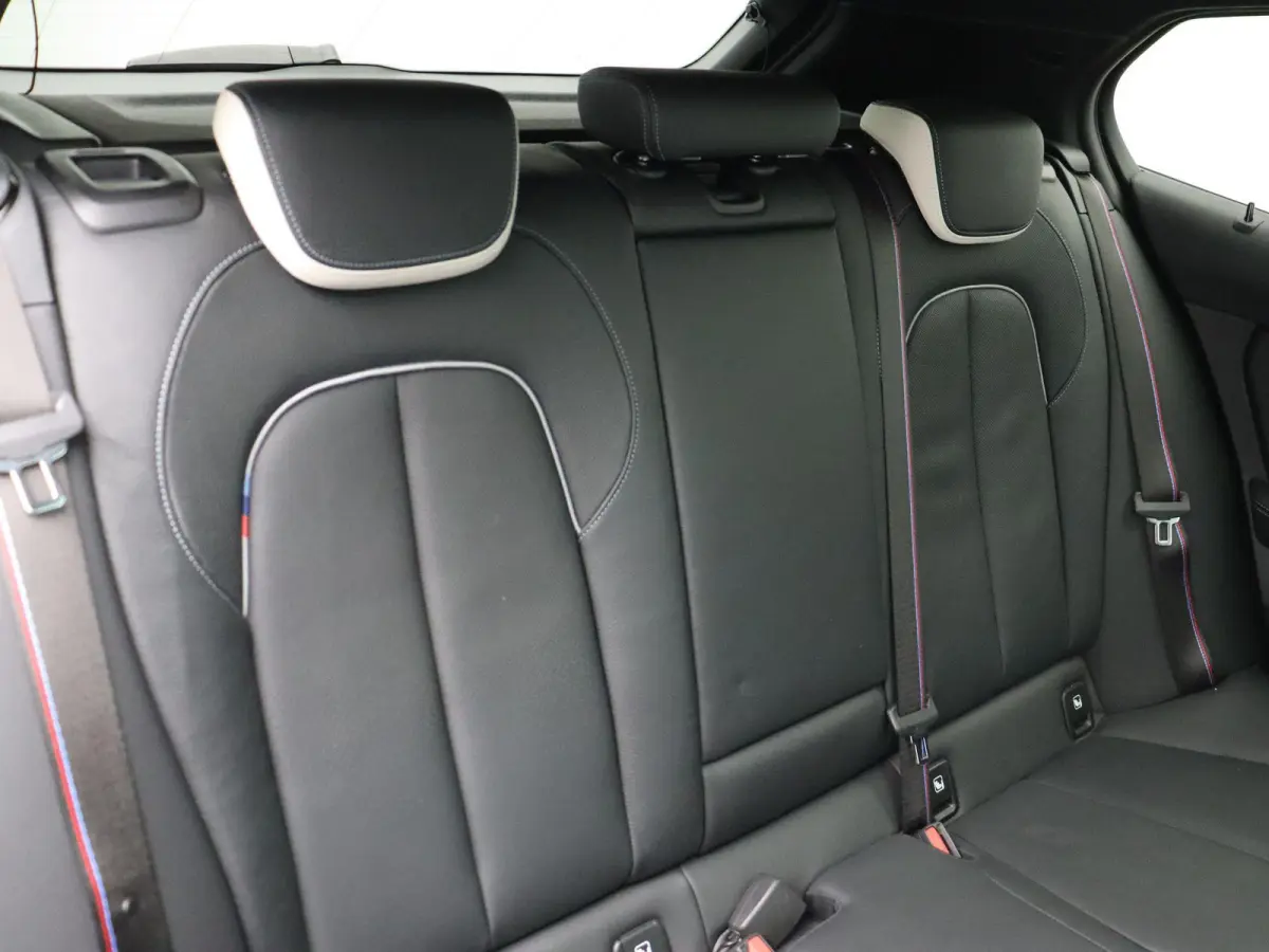 5-deurs M135i xDrive | LED | Leder | HUD | Schuifdak | Elektr. zetels | DAB | Harman-kardon sound | Alu 19 Inch