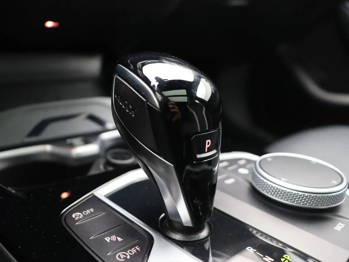 5-deurs M135i xDrive | LED | Leder | HUD | Schuifdak | Elektr. zetels | DAB | Harman-kardon sound | Alu 19 Inch